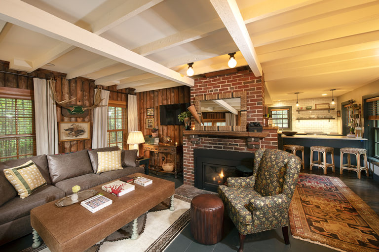 2-bedroom woodland cottage living room