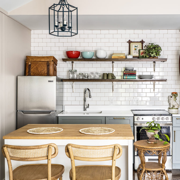 Cottage kitchen with bar area