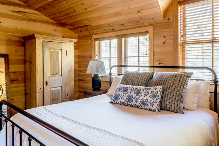 Spruce Lodge primary bedroom